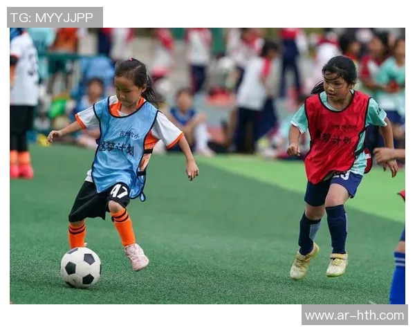学校引进足球明星助力体育发展 提升学生运动水平和球技兴趣